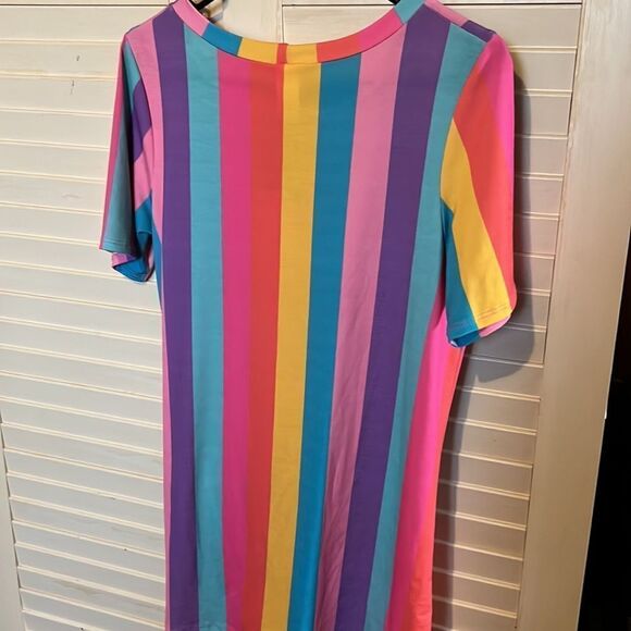 Lilypad, vibrant, striped twist front tunic, top size small, NWT - Picture 4 of 6